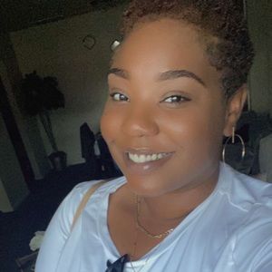 Meet your Posher, Courtney